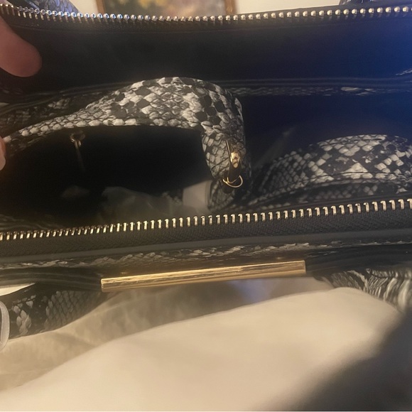 Park Ave Collection medium vegan leather faux Snakeskin Tote satchel - Picture 2 of 3